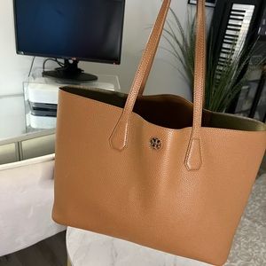 Excellent condition Tory Burch tote